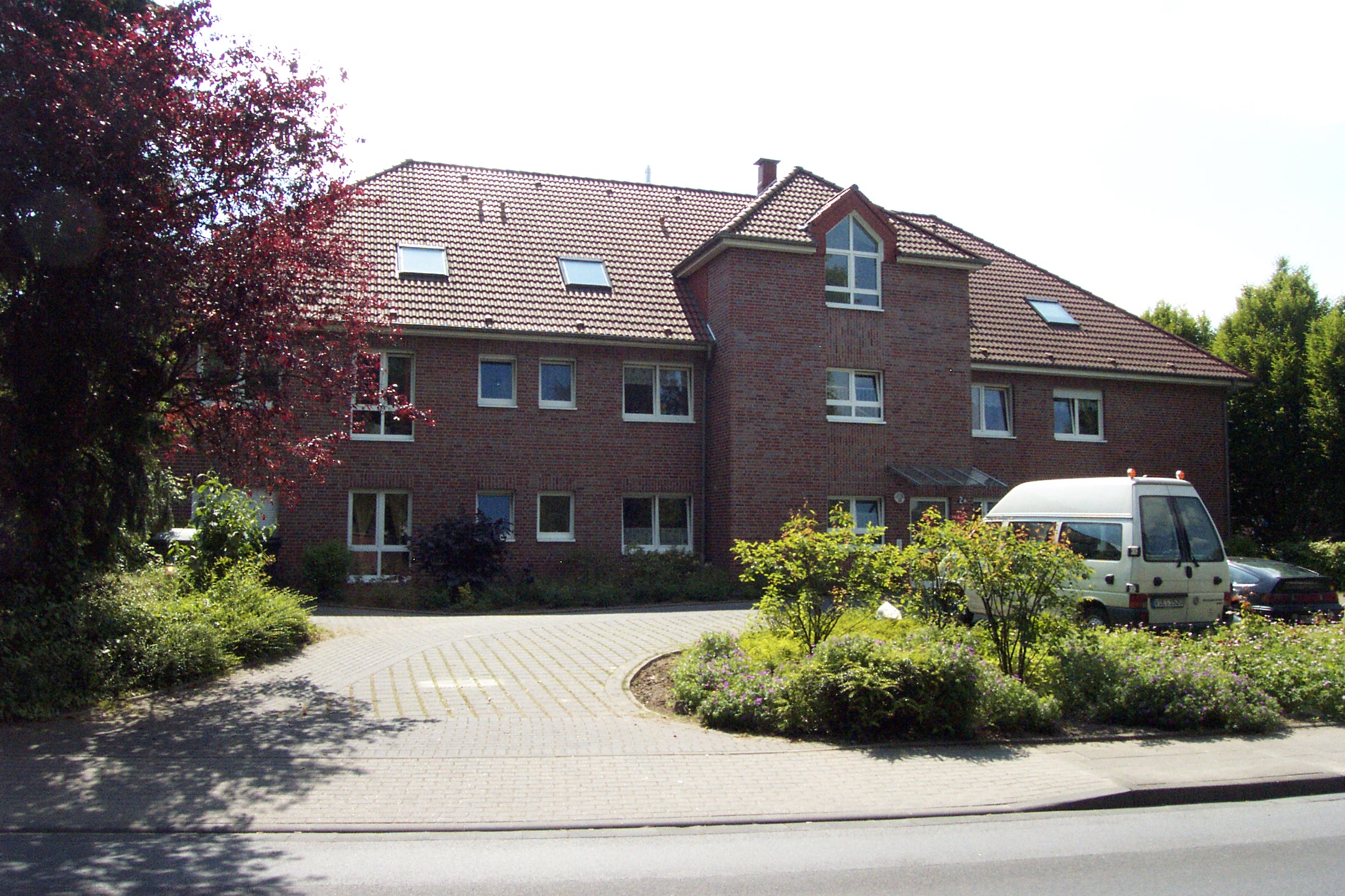 Das Wohnhaus in Waldniel von der Strasse aus gesehen