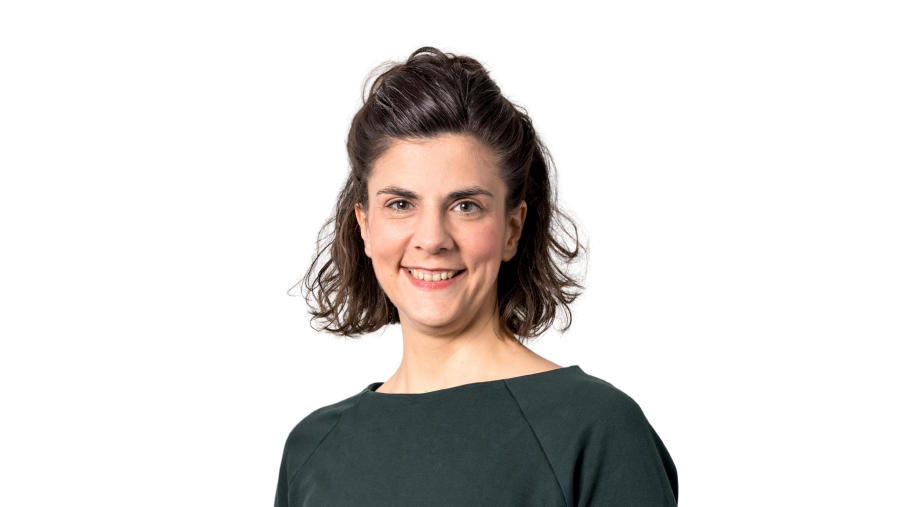 Regionalleitung Silke Schroer, lächelnd mit einer dunkelgrünen Bluse vor einem hellen Hintergrund